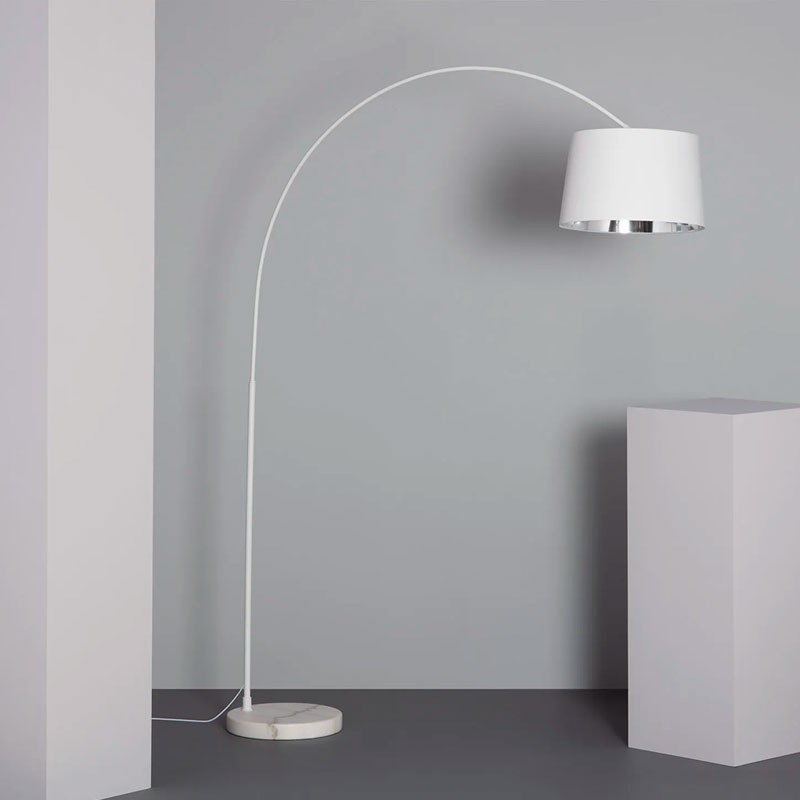 lámpara de pie blanca