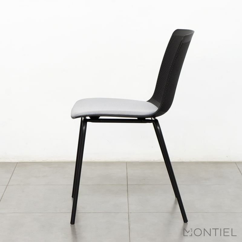 Silla 4 patas sin Brazos Negra Glove de Forma5 - Montiel