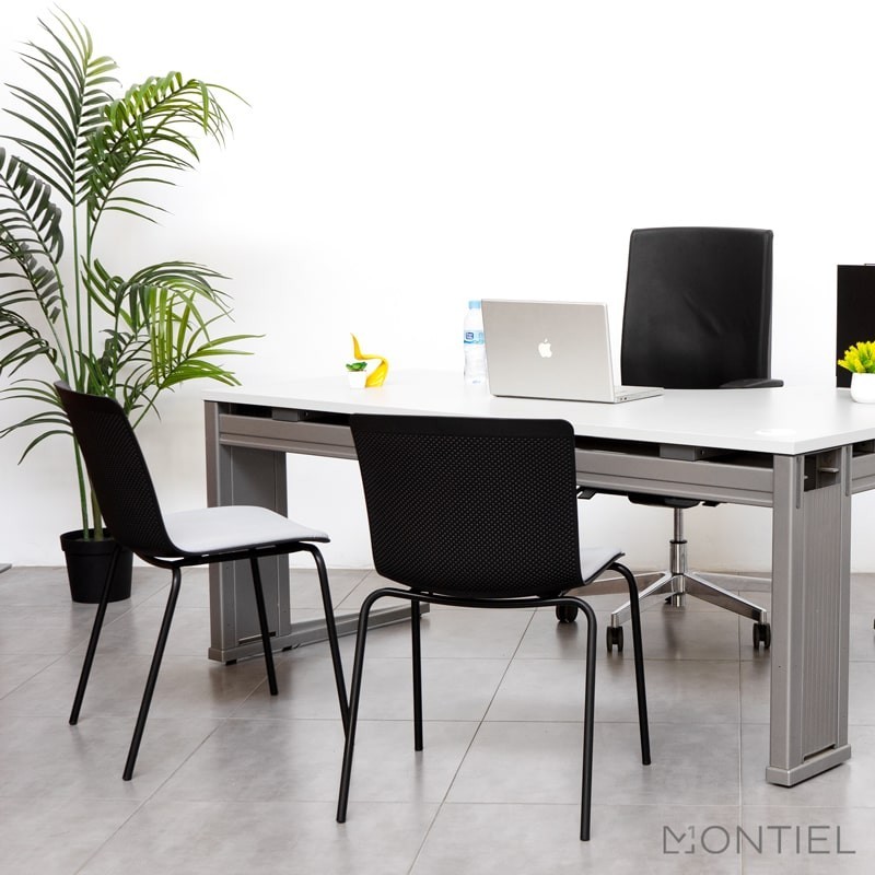 Silla 4 patas sin Brazos Negra Glove de Forma5 - Montiel