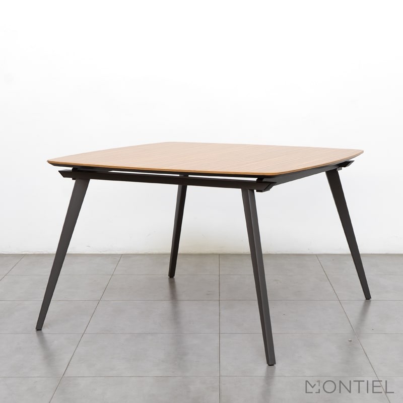 mesa juntas cuadrada