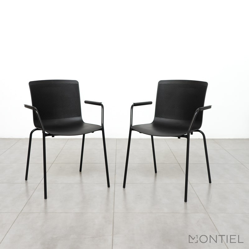 Silla 4 patas con Brazos Negra Glove de Forma5 - Montiel