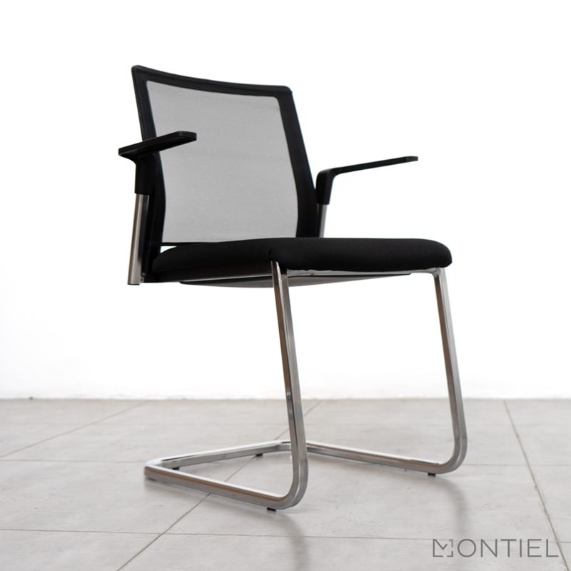 Silla Confidente Malla Negra Plural de Forma 5 - Montiel