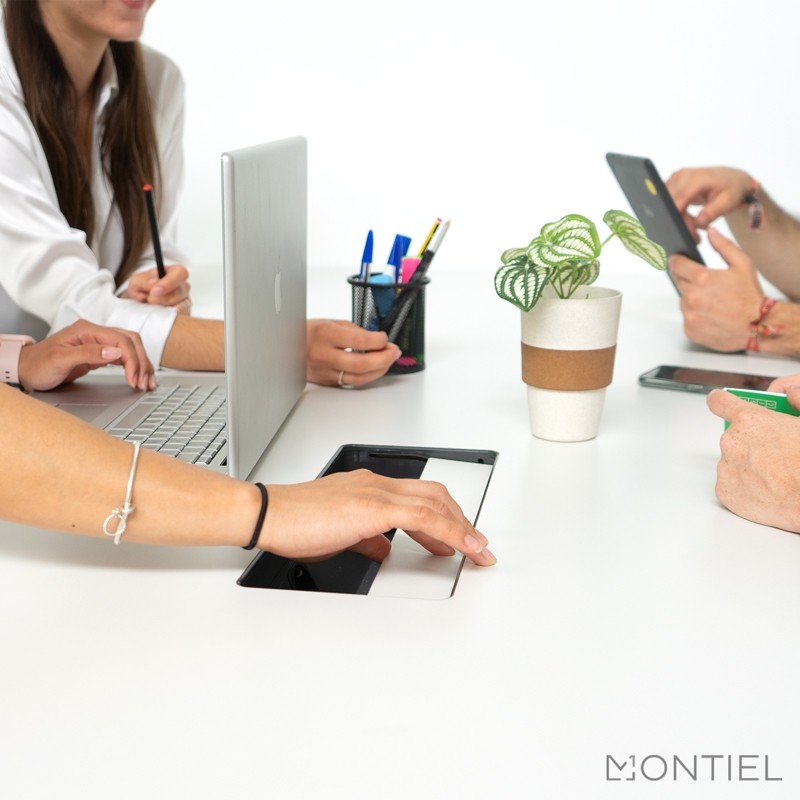 Mesa Alta Blanca para Reuniones B-Free de Steelcase