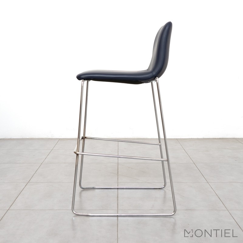 Taburete Alto con Respaldo de Diseño Viv de NaugthOne