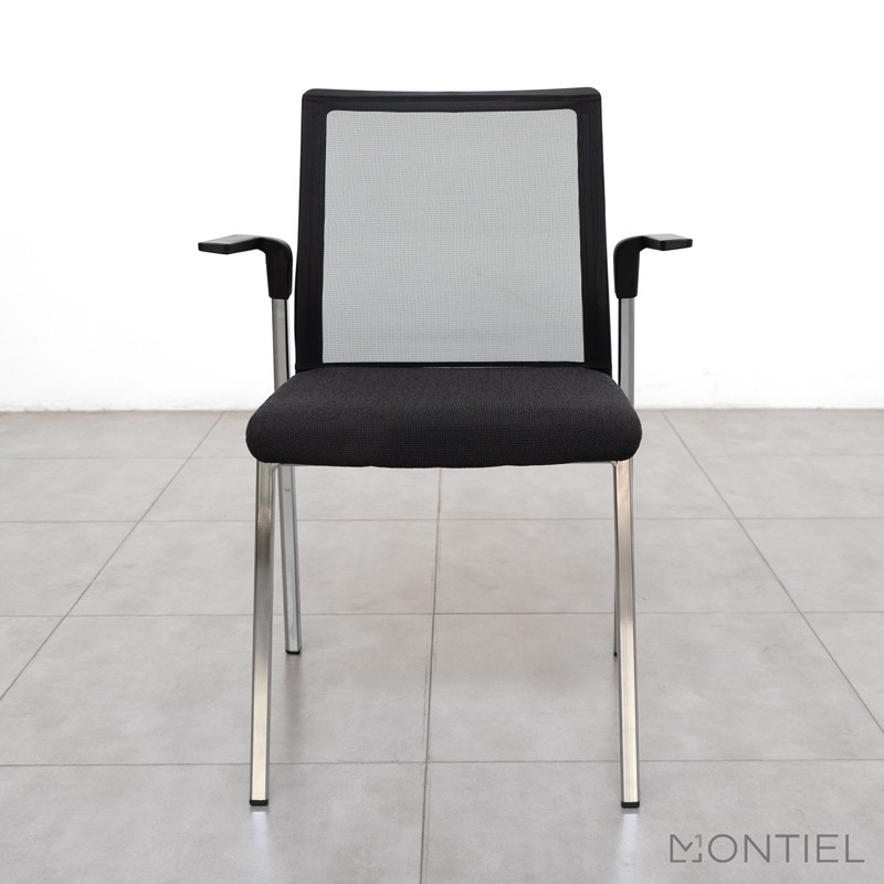 Silla Confidente con Brazos Fijos Plural de Forma 5