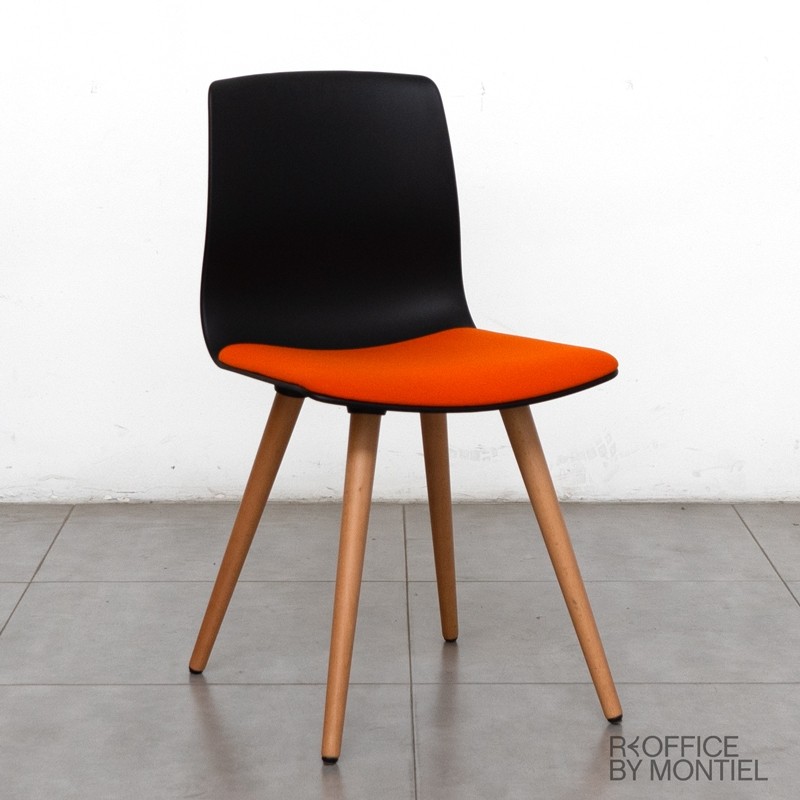 Silla patas Madera para Salas de Espera Noom 50 de Actiu