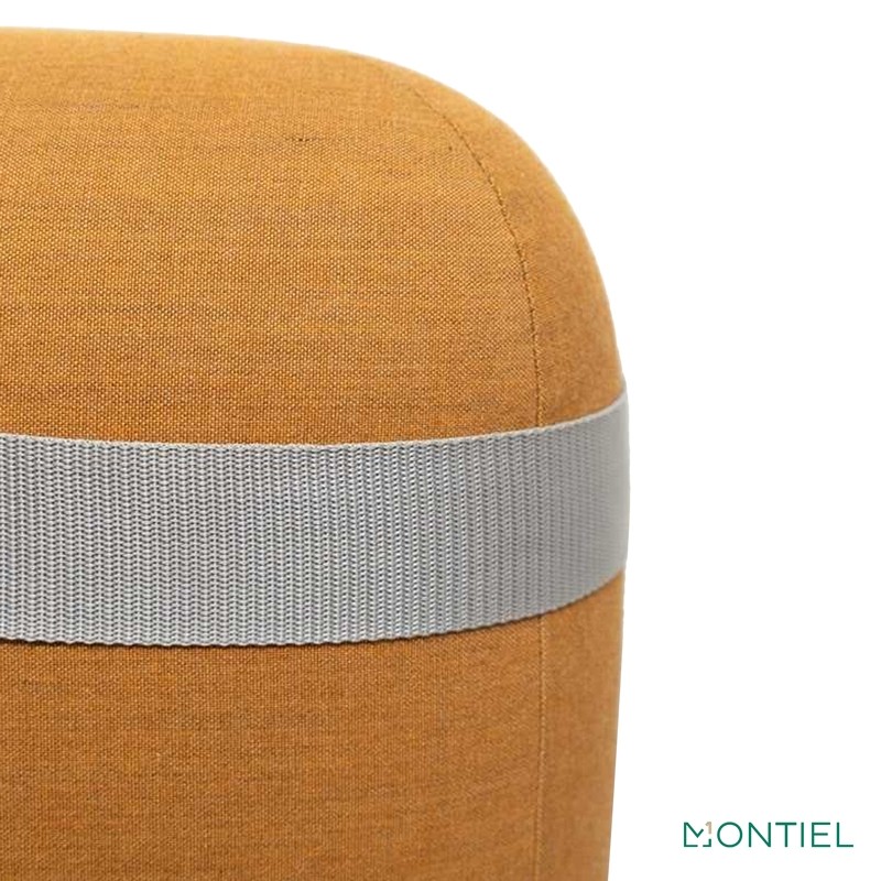 Puff Mostaza con Ruedas Diseño Season de Viccarbe - Montiel