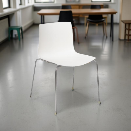 Silla Confidente Salas de Espera Cafita 46 de Arper - Montiel