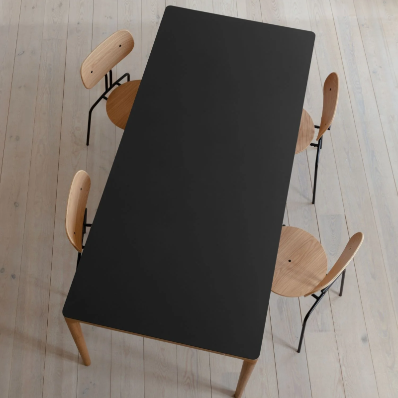 Curious Dining Chair de Umage | Silla de diseño nórdico apilable y versátil