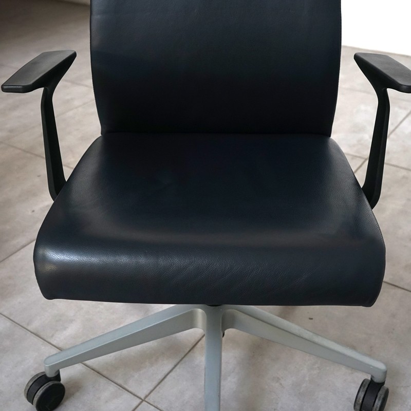 Silla Confidente Piel Negra con Ruedas de Steelcase - Montiel
