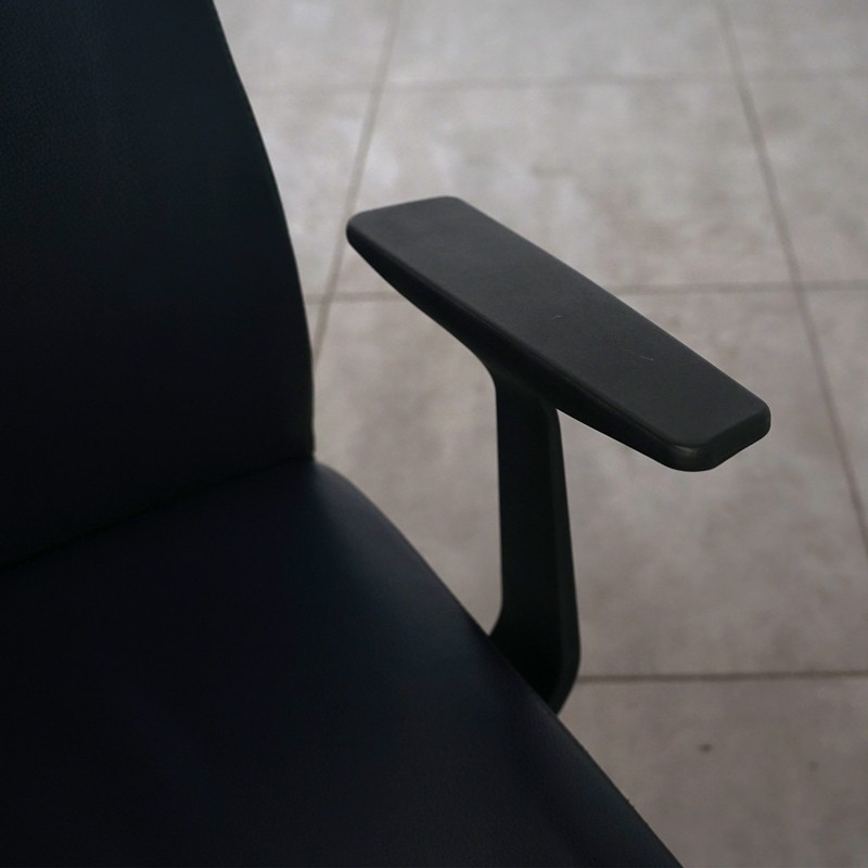 Silla Confidente Piel Negra con Ruedas de Steelcase - Montiel