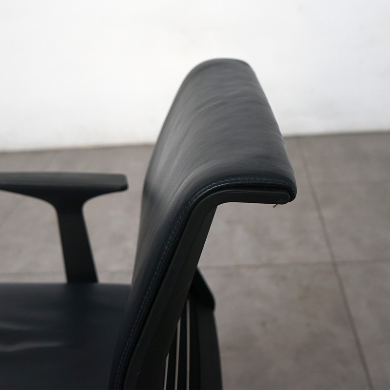 Silla Confidente Piel Negra con Ruedas de Steelcase - Montiel