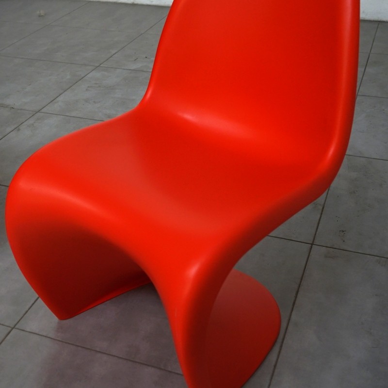Silla Confidente Plástico Rojo y Apilables de Vitra - Montiel