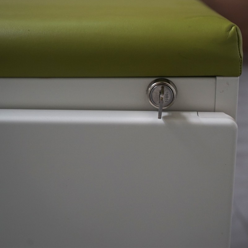 Cajonera Blanca Oficina Tapa Verde de Steelcase - Montiel