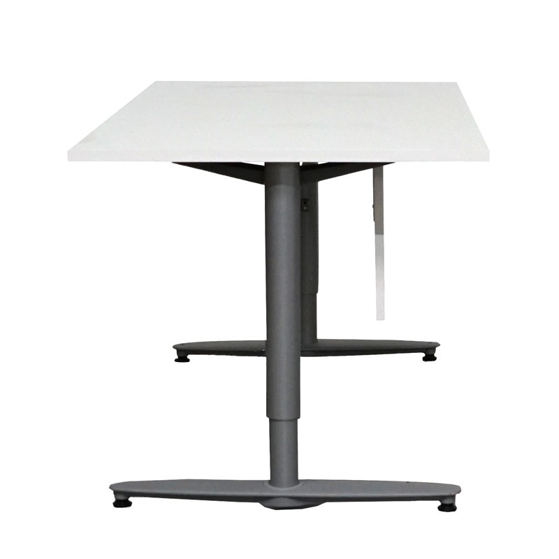 Mesa Blanca Oficina con Faldón de Kinnarps - Montiel