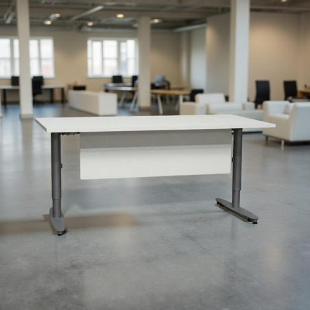 Mesa Blanca Oficina con Faldón de Kinnarps - Montiel