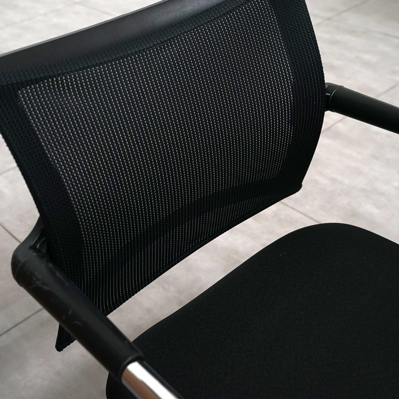 Silla Oficina Confidente Respaldo Malla MM1702 de Montiel