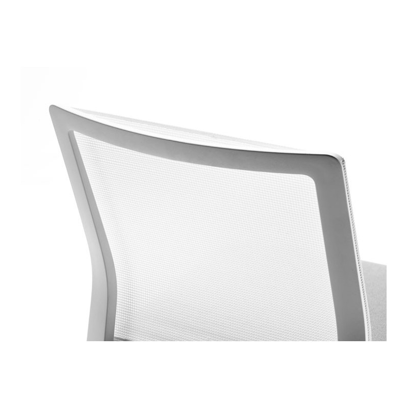 Detalle respaldo silla visitantes Plural de Forma 5