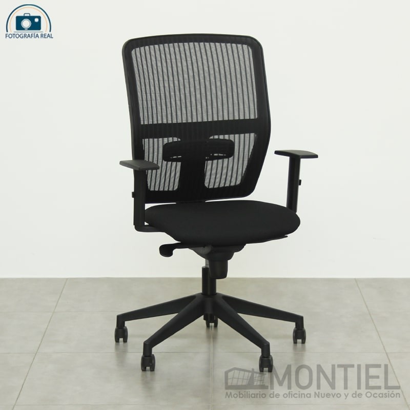 Silla de despacho ergonómica con respaldo de malla