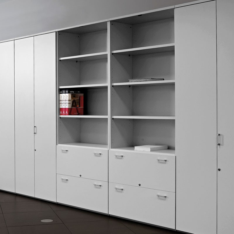 Armarios 222x80 cm combinados en oficina