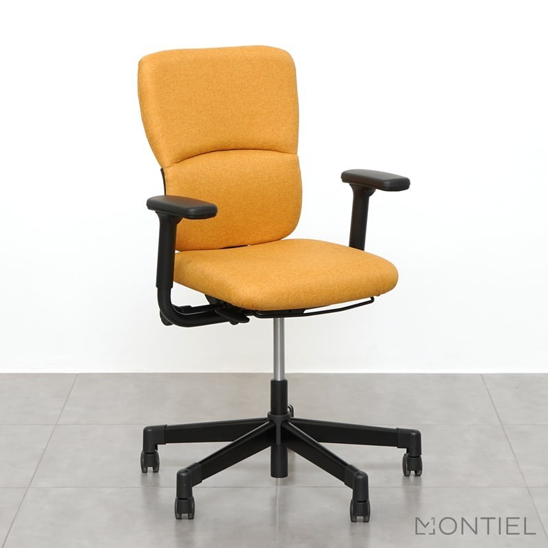 silla giratoria con brazos regulables