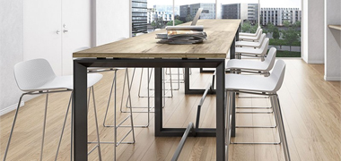 Las mesas altas para configurar espacios modernos