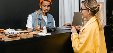 Los 5 mostradores de madera top para negocio y tienda