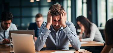 Estrés laboral: síntomas, qué es y consecuencias