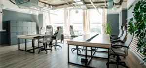 Ventajas y Desventajas de Alquilar Muebles de Oficina