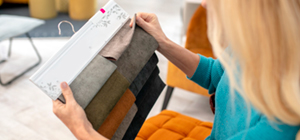 Tapizar sillas antiguas con telas modernas: renueva tu oficina