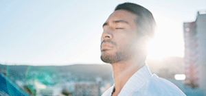 Técnicas de respiración para aliviar el estrés en el entorno de oficina