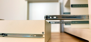 Cómo lubricar y mejorar el deslizamiento de cajones en muebles de oficina